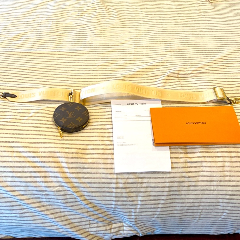 Louis Vuitton onthego east west purse strap